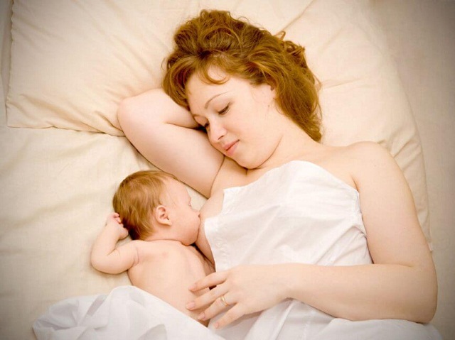 Cho trẻ bú sữa mẹ - Cách bổ sung canxi cho trẻ sơ sinh tốt nhất