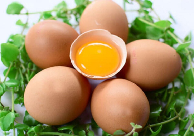Trứng gà chứa canxi tốt cho hệ xương khớp