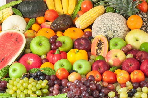 Bệnh nhân bị đau khớp gối nên bổ sung nhiều trái cây cho cơ thể.