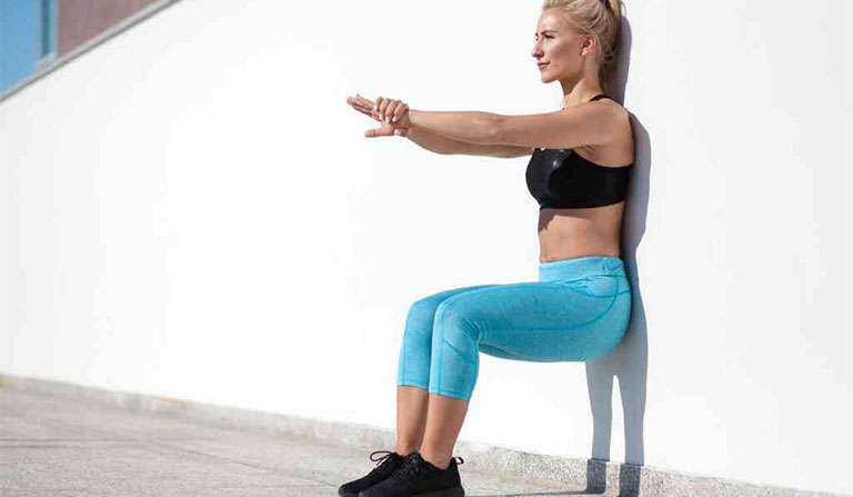 Squats có thể tác động đến khớp gối, cơ tứ đầu, gân kheo và cơ mông